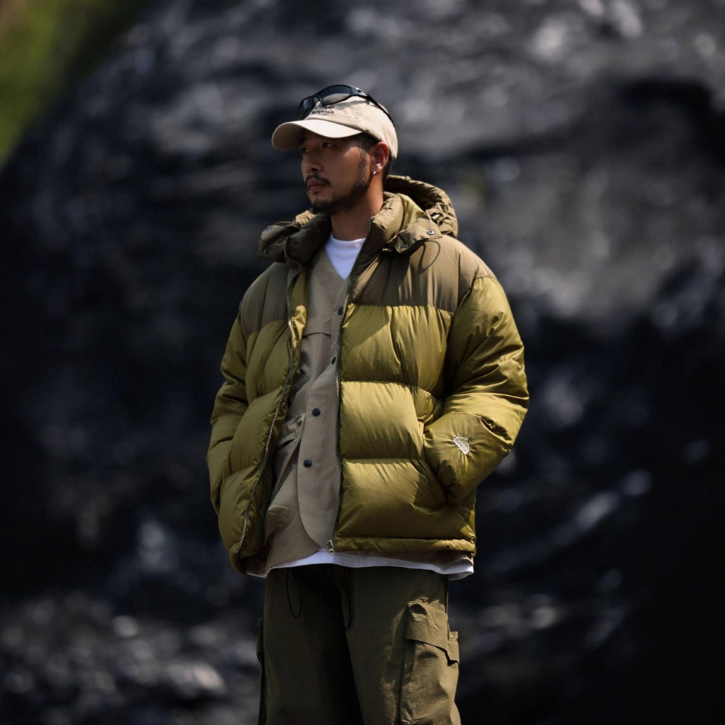 Hooded down puffer jacket in forest green with full-zip front and side pockets