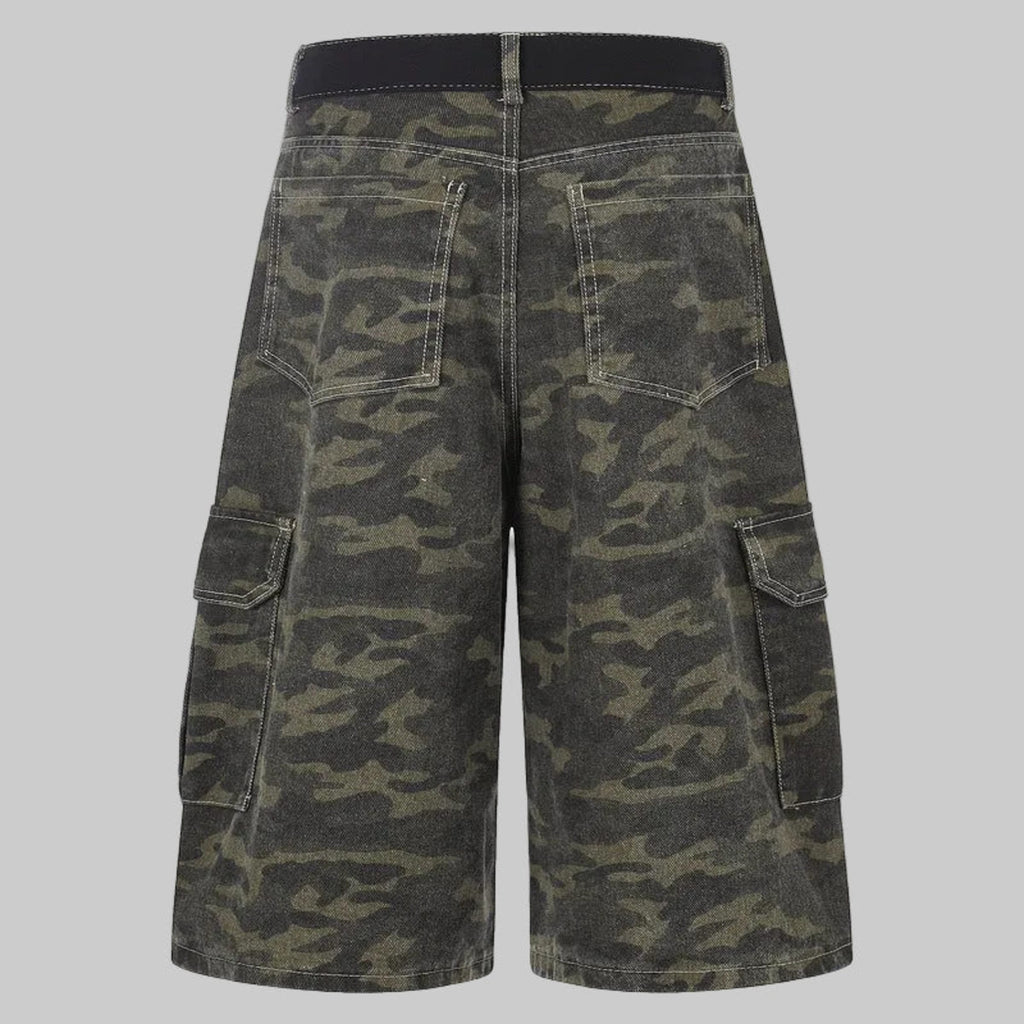 Wide-leg jeans in camouflage with black waistband and side cargo pockets