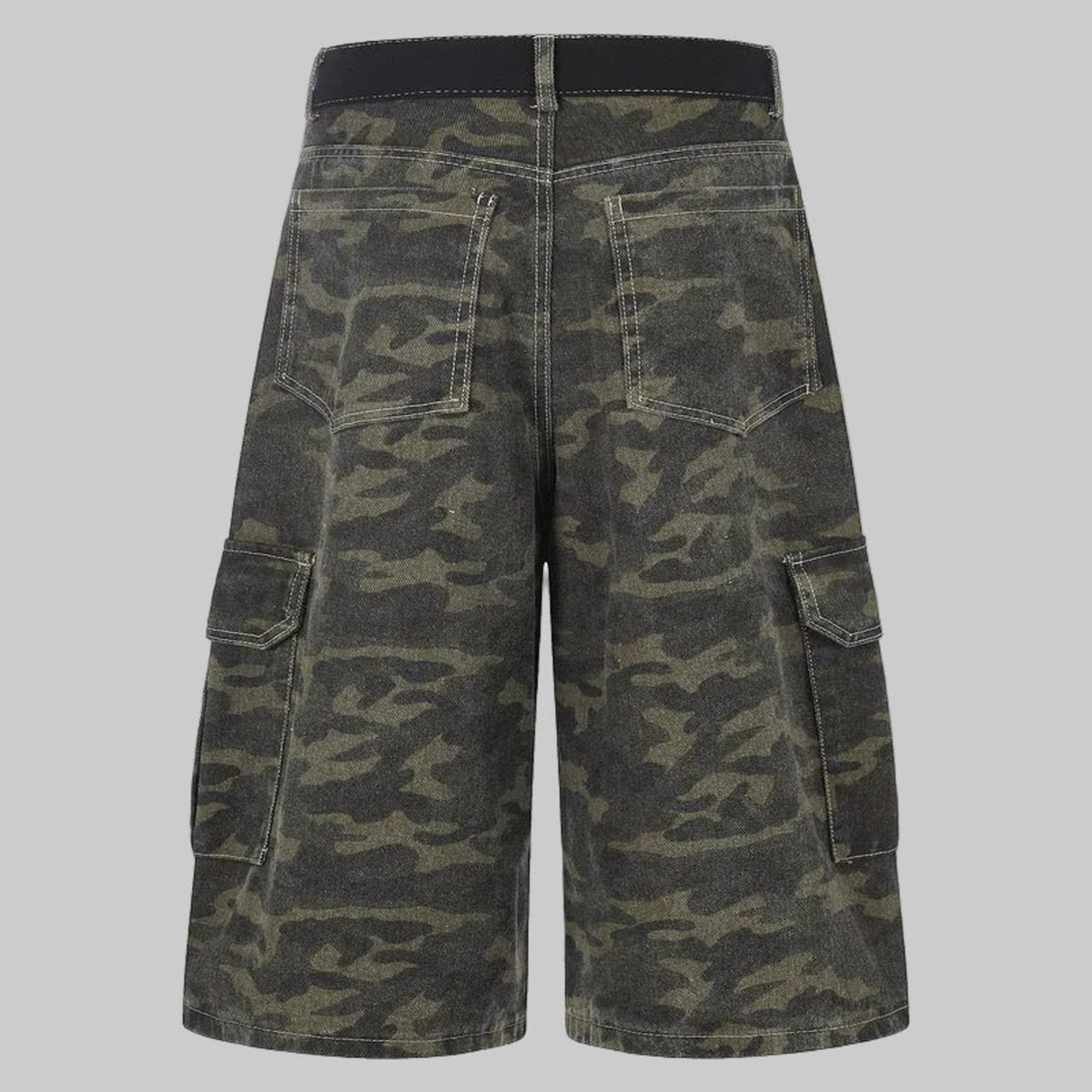 Wide-leg jeans in camouflage with black waistband and side cargo pockets