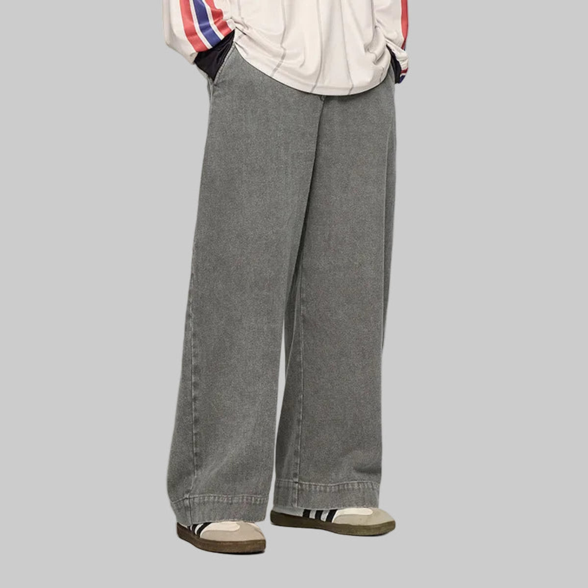 Ash washed wide-leg jeans with wide leg opening and stitched seams